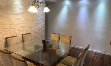 Apartamento para locação totalmente mobiliado com 03 dormitórios, sendo 01 suíte, 01 vaga, andar alto e varanda com vista panorâmica em santana