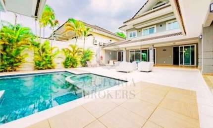 Casa Triplex à venda na Barra da Tijuca, Rio de Janeiro - Quintas do Rio
