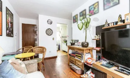 Apartamento Terreo no Santa Quiteria com 2 Quartos e Vaga de Garagem