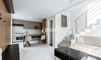 Sobrado de 3 Quartos a Venda no Pinheirinho (COM AREA GOURMET JACUZZI E PISCINA)