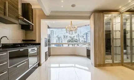 UM CHARME DE APARTAMENTO NO CHAMPAGNAT COM AR CONDICIONADO E DUAS VAGAS PARALELAS !!!!