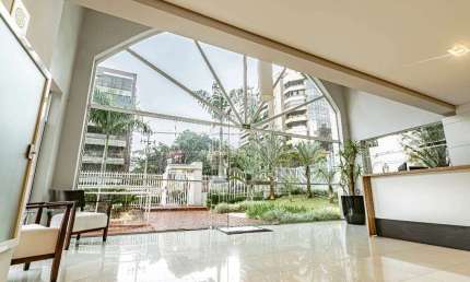 UM CHARME DE APARTAMENTO NO CHAMPAGNAT COM AR CONDICIONADO E DUAS VAGAS PARALELAS !!!!