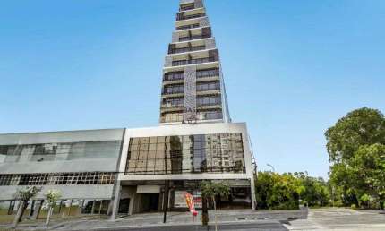 SALA COMERCIAL COM AREA EXTERNA A VENDA + VAGA DE GARAGEM DUPLA