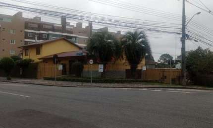 EXCELENTE CASA DE ESQUINA COM 04 DORMITORIOS NO AHU