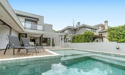 Casa com piscina no condominio le parc, 4 suites, 4 vagas