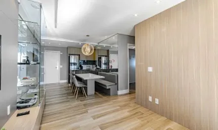 Apartamento de dois dormitorios no trigesimo primeiro andar, com umas das vistas mais incriveis que voce tera da cidade!