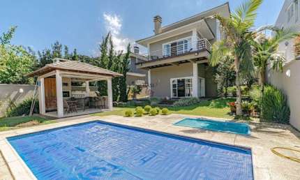 casa com piscina no condominio Le Parc com 4 suites