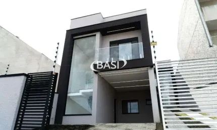 Sobrado com 3 quartos sendo 1 suite, a venda no Xaxim