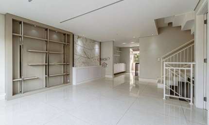 Casa, 03 suites, churrasqueira, 04 vagas, no bairro Santo Inacio.