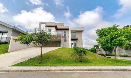 Casa em condominio de altissimo padrao com 3 suites