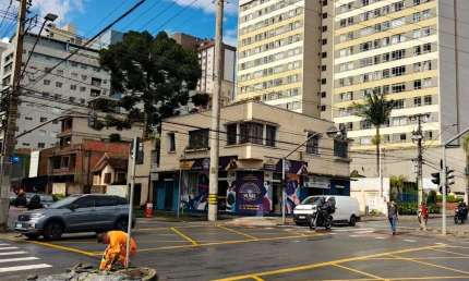 EXCELENTE ESQUINA para farmacia no Cristo Rei - Curitiba