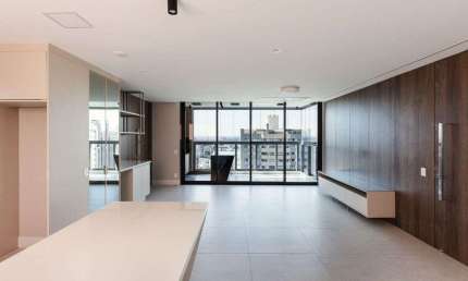 Apartamento com mobilia, andar alto ao lado Cube Curitibano.