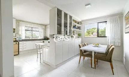 Casa a Venda no Bom Retiro(PISCINA AQUECIDA / 3 SUITES / OTIMO TERRENO)