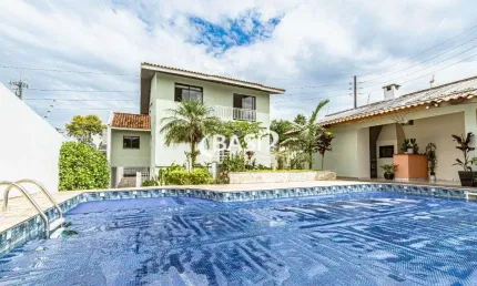 Casa a Venda no Bom Retiro(PISCINA AQUECIDA / 3 SUITES / OTIMO TERRENO)