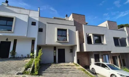 Sobrado com 3 quartos em condominio  no Santa Candida: Triplex Aconchegante em Condominio!