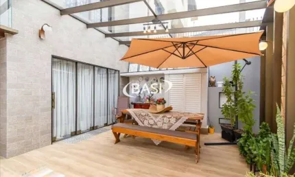 Casa Geminada a venda no Agua Verde, Curitiba - 3 dormitorios, suite, armarios, cozinha gourmet e area de lazer