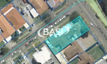 Terreno de esquina a venda no Bacacheri com 658,24 m2