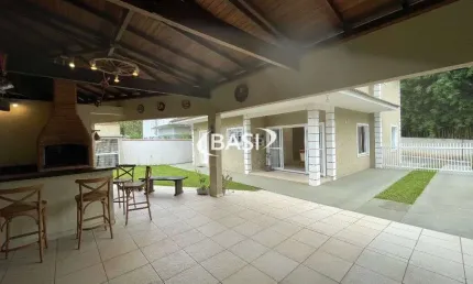 Casa ampla com edicula no condominio villagio montecatini