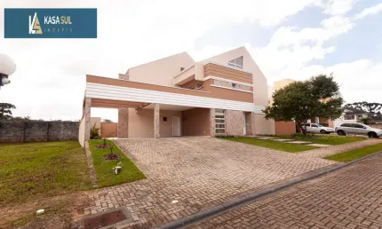 LINDA CASA EM CONDOMÍNIO FECHADO EM SANTA FELICIDADE.