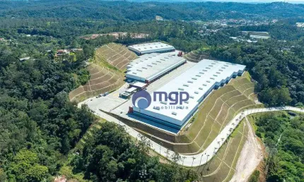 Galpão em Condomínio para Alugar às Margens da Rodovia Régis Bittencourt - R$ 30/m²- Embu das Artes/SP