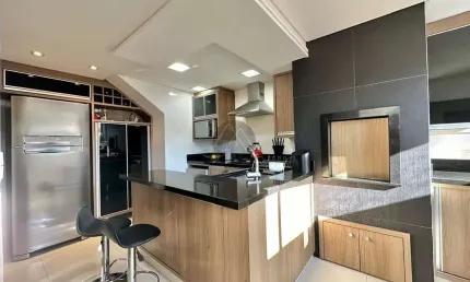 Sobrado residencial em condomínio fechado semimobiliado no Centro de São José dos Pinhais