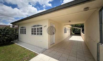 Casa com amplo terren a venda no bairro Boneca do Iguaçu em São José dos Pinhais.