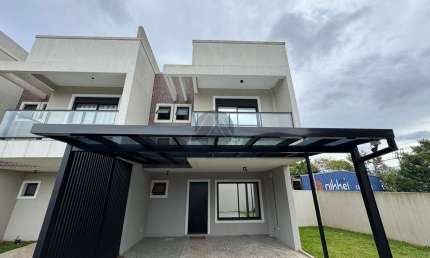 Triplex de alto padrão, mobiliado e localizado em condomínio fechado no bairro Uberaba.
