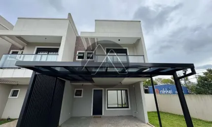 Triplex de alto padrão, mobiliado e localizado em condomínio fechado no bairro Uberaba.
