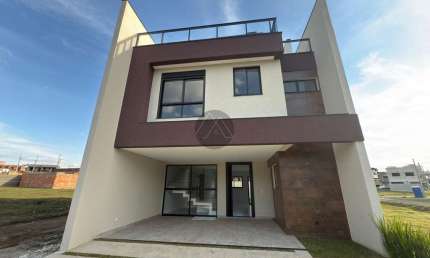 Triplex de Alto Padrão localizado no exclusivo Condomínio The Life Garden no Costeira em São José dos Pinhais.