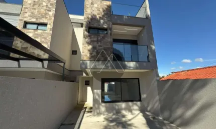Sobrado com terreno espaçoso nos fundos para venda no bairro xaxim.