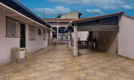 Casa com edicula no Res. São Francisco em São José dos Campos