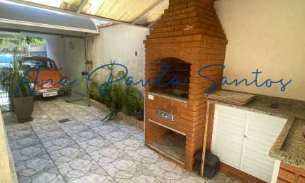 Encantador Sobrado de 3 Dorms (1 Suíte) com Quintal e Churrasqueira à Venda na Ponta da Praia em Santos - SP