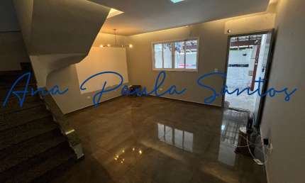 OPORTUNIDADE IMPERDÍVEL! Sobrado amplo de 3 dorms (1 suíte) com Quintal e Vista Livre a venda em Santos - SP
