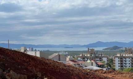 Terreno à venda na Servidão Dorval Manoel Bento, 1, Córrego Grande, Florianópolis por R$ 820.000
