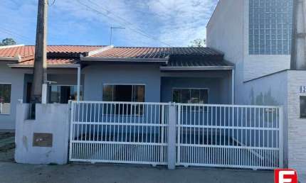Casa com 2 quartos à venda na Rua Ouro Preto, Centro, Itapoá por R$ 270.000