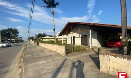 Casa com 6 quartos à venda na Rua Lodovico Noé Zagonel, 325, Centro, Itapoá, 282 m2 por R$ 700.000