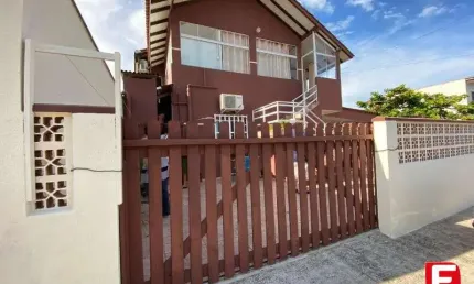 Casa comercial com 1 sala à venda na Avenida Emilio Cornelsen, 654, Brasília, Itapoá por R$ 1.600.000
