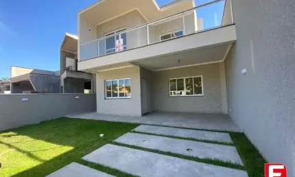Casa com 3 quartos à venda na rua joão horácio vieira, 240, mariluz, itapoá por r$ 850.000