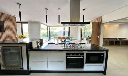 Casa Nova Alto Padrão Condomínio Villagio do Engenho 4 suítes Salas Gourmet 8 vagas Piscina Aquecida Porteira Fechada Poço Artesiano