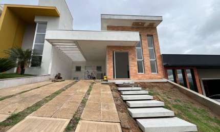 Casa à Venda no Condomínio Viena com 03 suítes e Piscina Indaiatuba Sp.