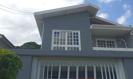 Casa linda á venda com 3 dorm, 1 suite, 4 vagas, area gourmet com churrasqueira