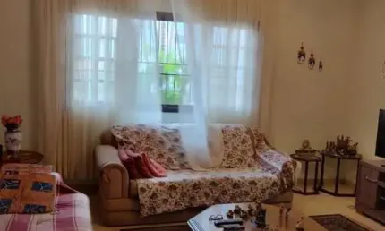 Linda casa terrea com 3 dorm, 1 suite, 4 vagas de garagem, psicina.