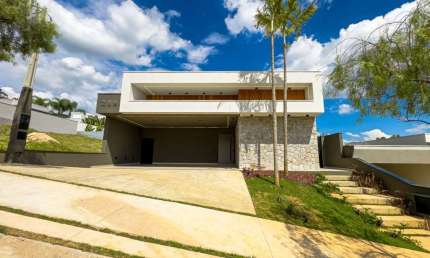 Casa à Venda no Condomínio Helvétia Park com 04 Suítes sendo 01 com closet - Indaiatuba - Sp.