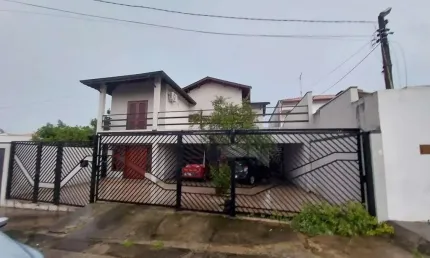 Linda casa á venda e locação 500m² de terreno e 346m² construção Jardim do Vale