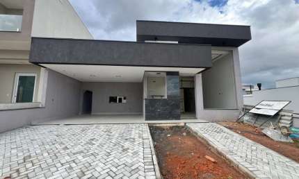 Casa à Venda no Condomínio Dona Lucilla com 03 suítes sendo 01 com closet – Indaiatuba – Sp.