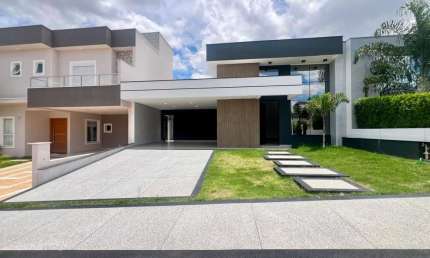 Casa Térrea no Condomínio Dona Lucilla com 03 suítes e Escritório – Indaiatuba – Sp.