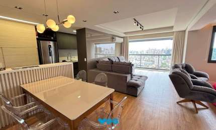 Apartamento mobiliado de 2 dormitórios com suíte e 2 vagas no Petrópolis