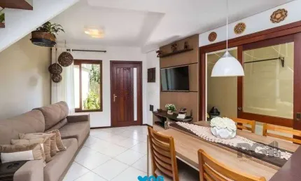 Casa em condomínio de 84m² - 2 dormitórios, 1 suíte e 1 vaga no bairro Ipanema
