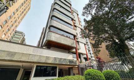 Ótimo apartamento desocupado no coração da Bela Vista! com 161m2