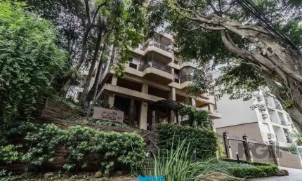 Apartamento de três quartos, suíte e duas vagas de garagem no bairro Mont Serrat